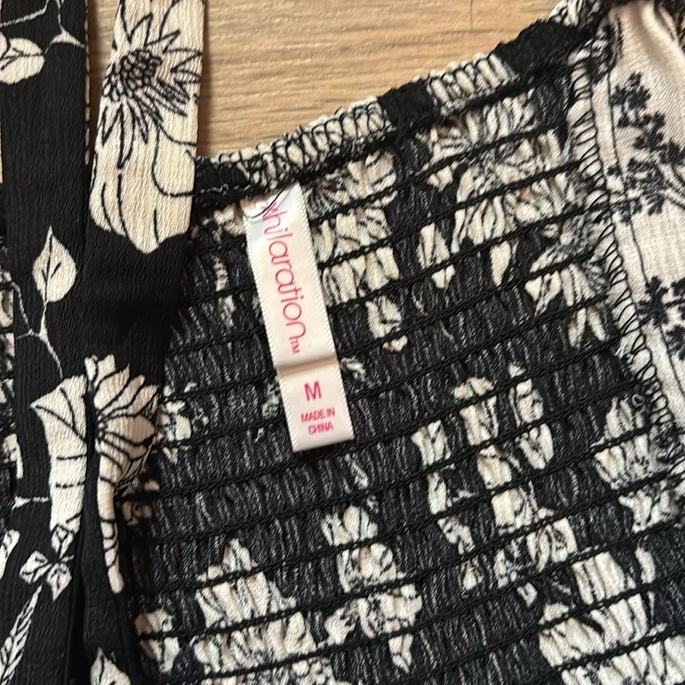 Black and White Floral Dress with keyhole opening - Picture 3 of 3
